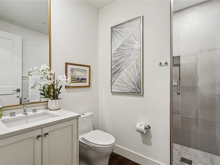 2520 Peachtree Rd #602 — Photo 23