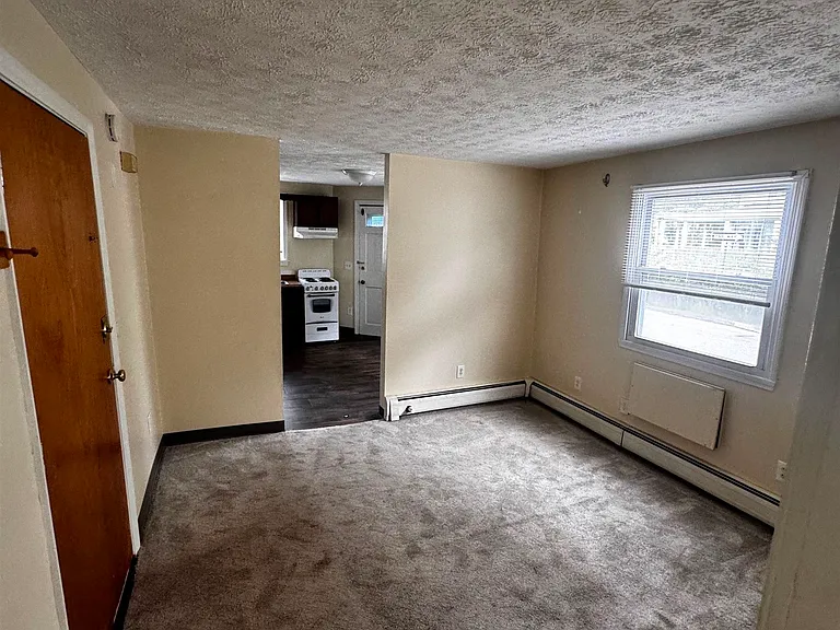 562A Lake Ave — Photo 3