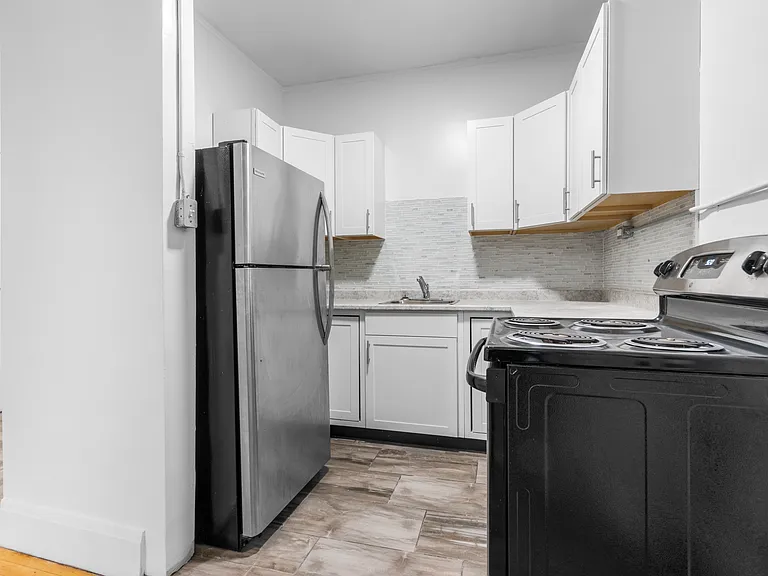 404 Elgin St — Photo 7