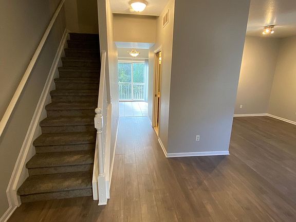 2nd image of 917 Creekwood Ln Unit 917