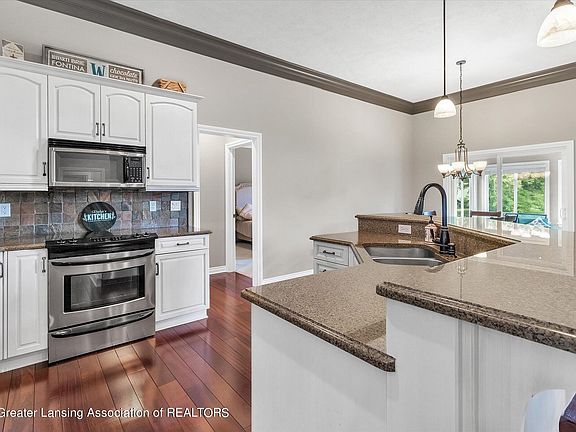 5th image of 6041 Sleepy Hollow Ln