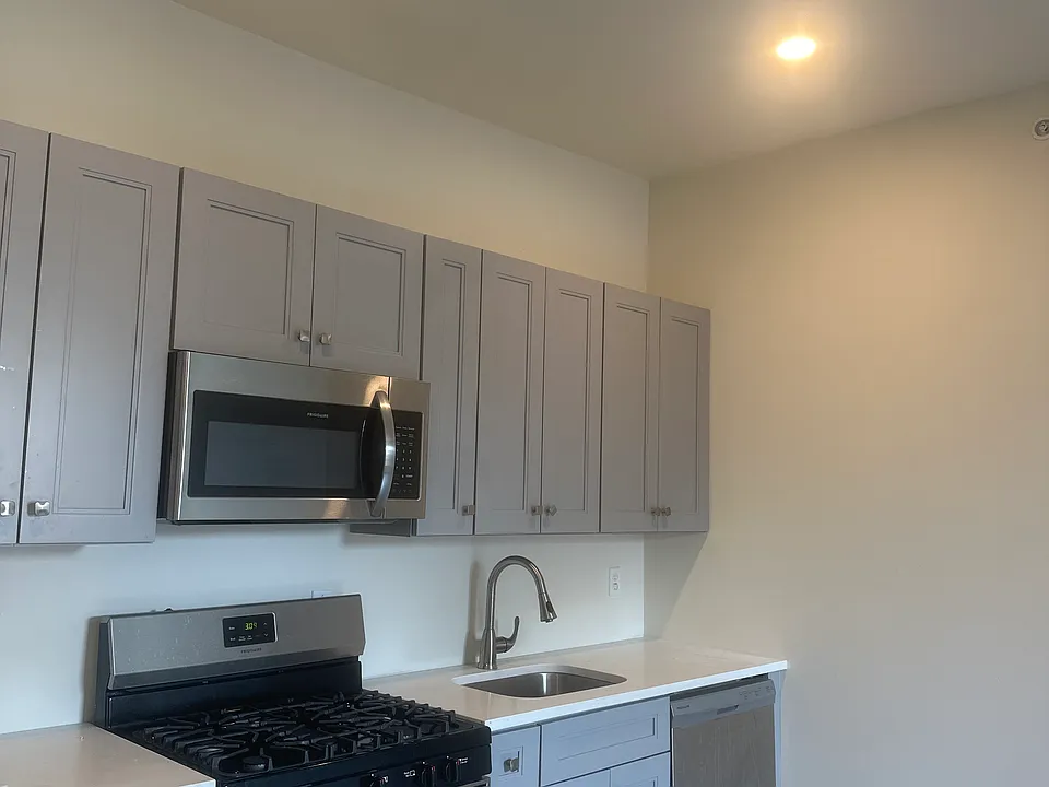 320 South St #2