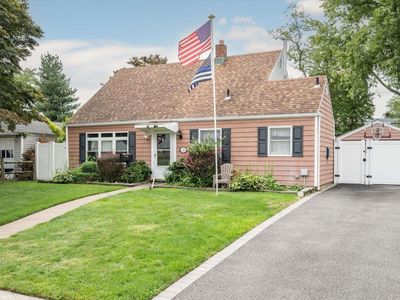 16 Swan Lane, Levittown, NY, 11756
