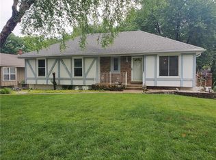 2313 NW London Dr, Blue Springs, MO 64015