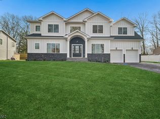 22 Tuxedo Dr, Livingston, NJ 07039