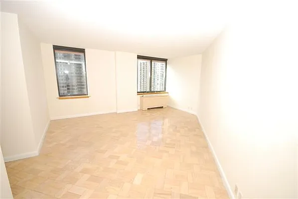 Sold by Luxury Habitat | media 3