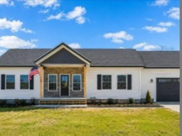 1300 E Webster St, Morganfield, KY 42437