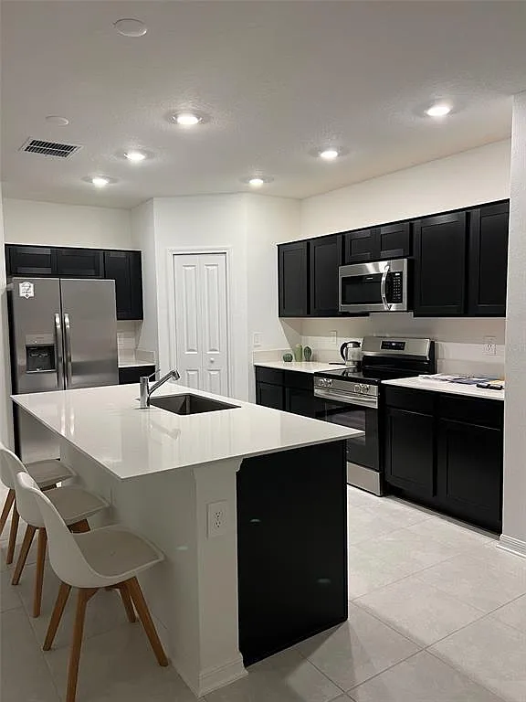 4 bed, 2.5 bath, 1933 sqft, $2,200 — Photo 3