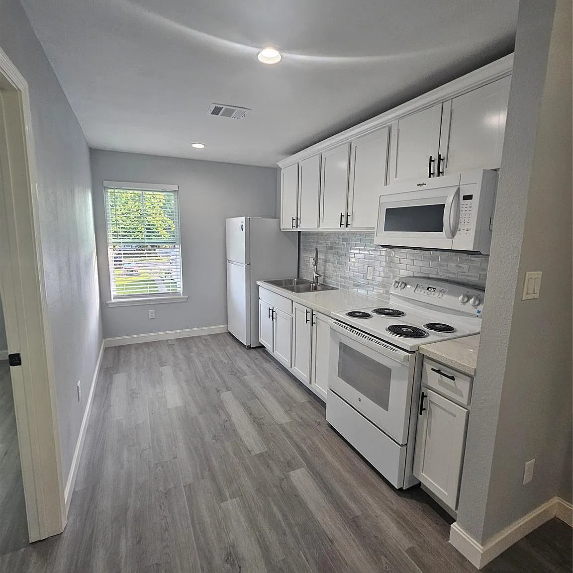 2 bed, 1.0 bath, 722 sqft, $1,100 — Photo 1