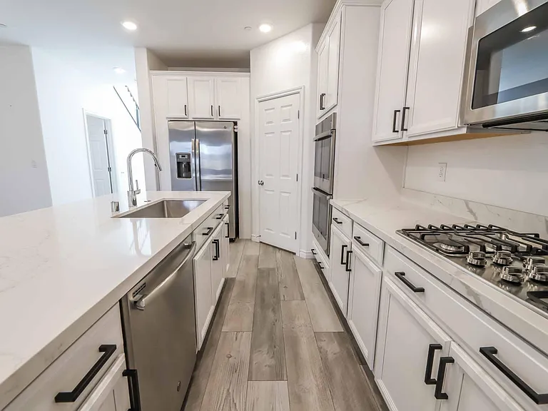 906 Sycamore Falls St — Photo 18