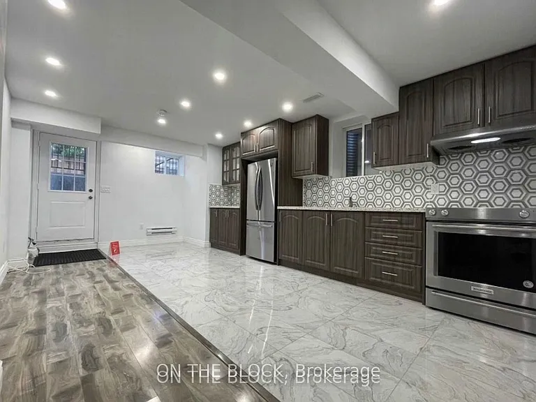 362 N Park Blvd — Photo 2