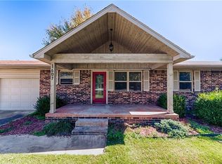1607 Mayflower Rd, Bentonville, AR 72712