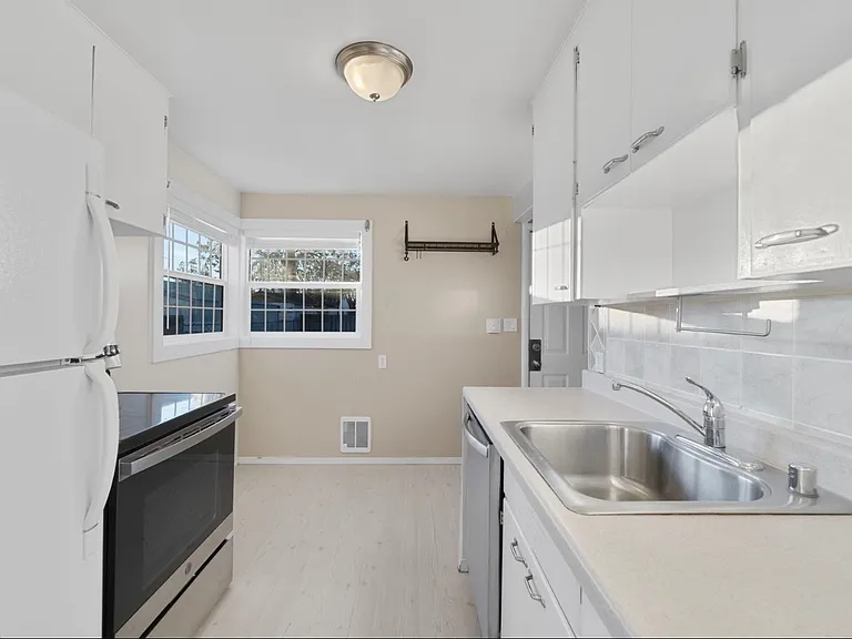 5707 N Lindeke St — Photo 3