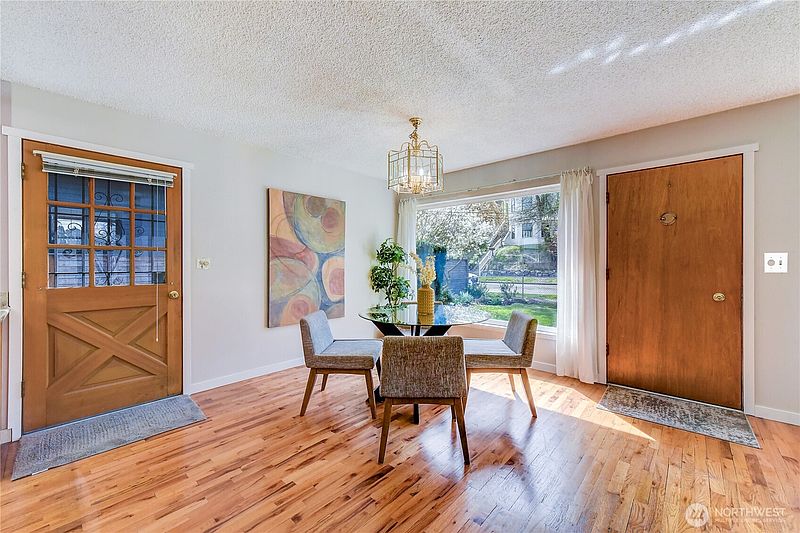 4th image of 610 27th Avenue E