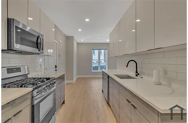 Building Photo - 937 N 29th St #1