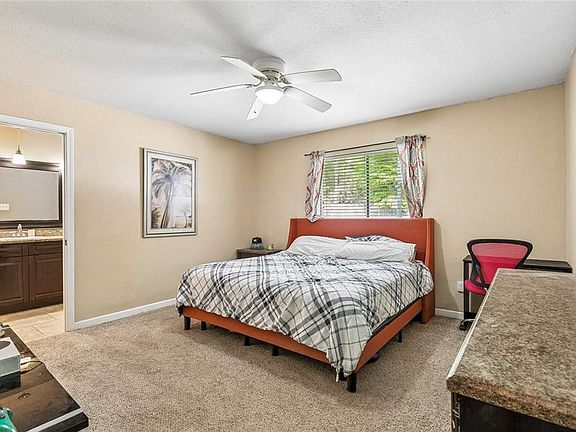 5th image of 202 N Queens Dr