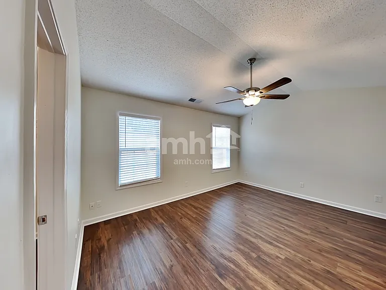 392 Rosemont Ct — Photo 10