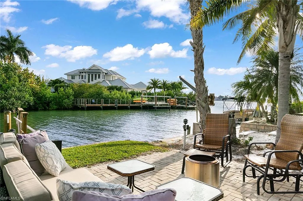 2 bed, 2.0 bath, 1200 sqft, $4,500 — Photo 1