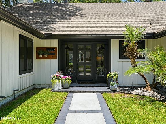 3rd image of 128 NANDINA Circle