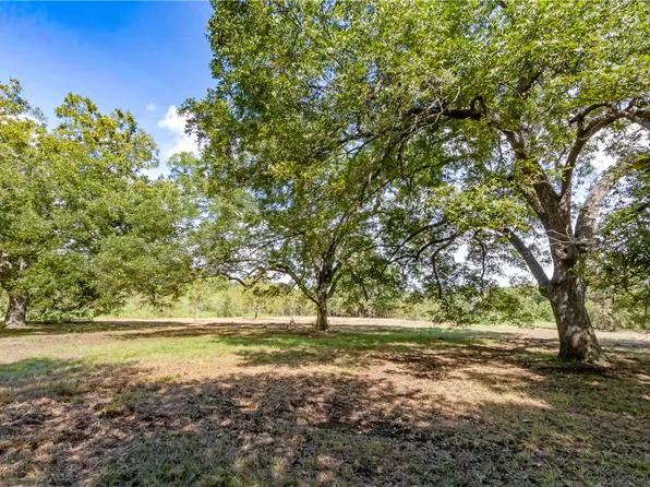 Watts Ln, Hearne, TX 77859