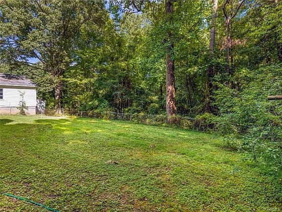 3rd image of 10811 Sunset Hills Dr