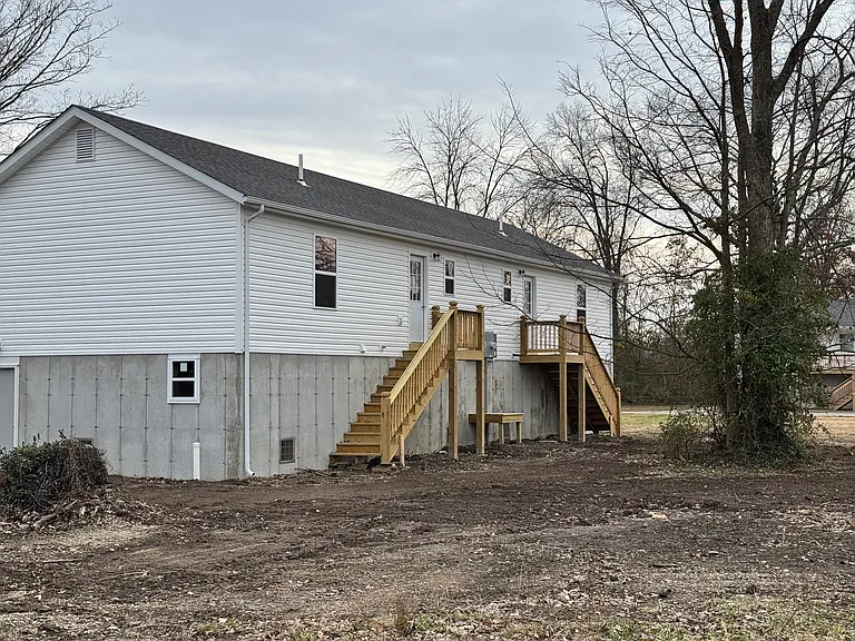 304 W Watson St — Photo 11