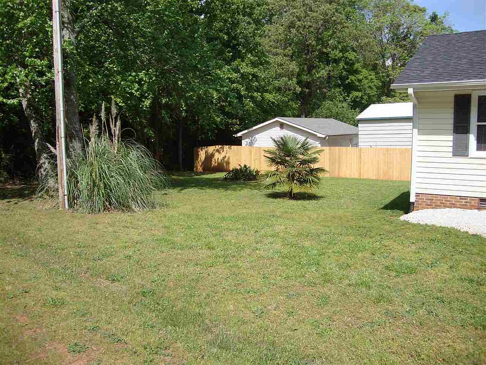 2nd image of 700 River Forks Rd