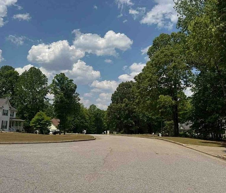 Exterior Neighborhood (street photo)