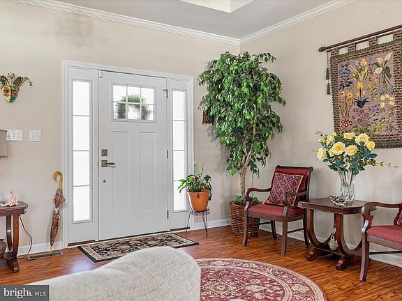 4th image of 92 Oak Hill Ct