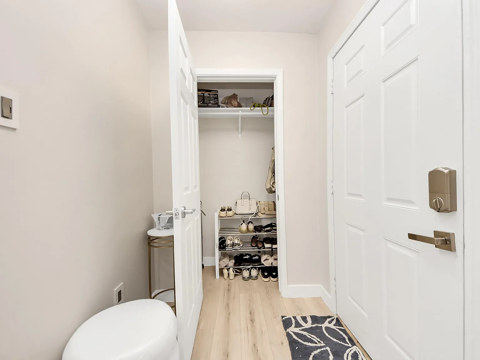 1 bed, 1.0 bath, 987 sqft, $1,650 — Photo 2