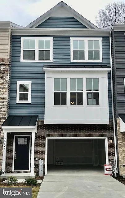 4 bed, 3.5 bath, 2192 sqft, $3,395 — Photo 2