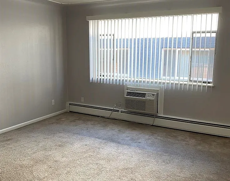 Karen Jean Apartments — Photo 9