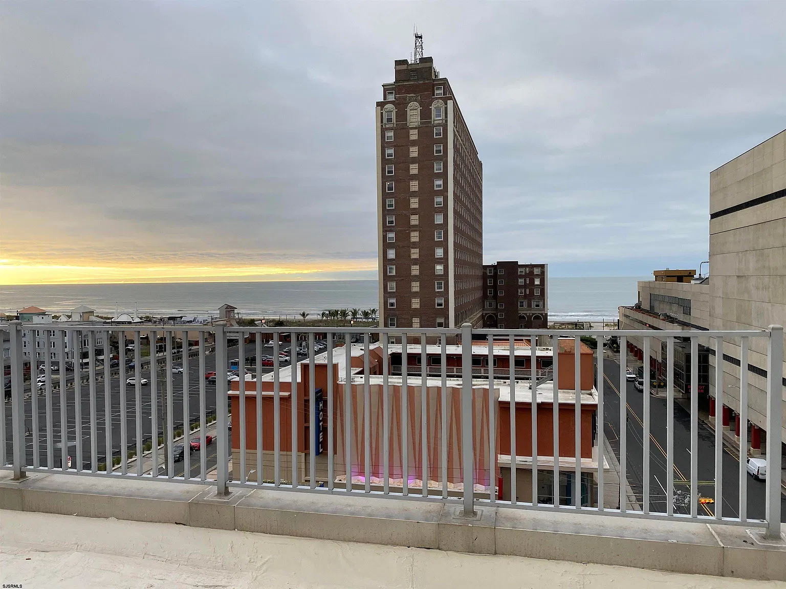 1 bed, 1.0 bath, $1,350 — Photo 3