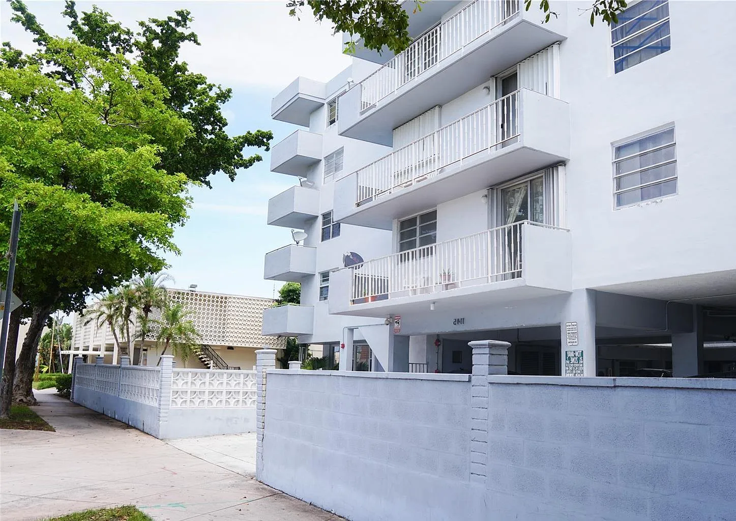 2 bed, 1000 sqft, $2,400 — Photo 2