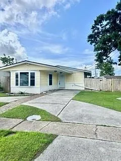 3 bed, 1.0 bath, 1600 sqft, $1,900 — Photo 1