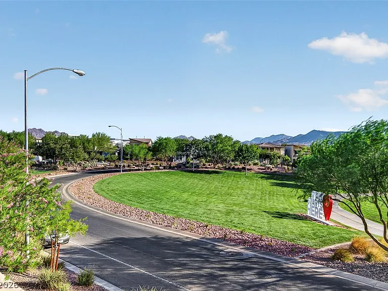 1100 E Sunset Rd — Photo 45