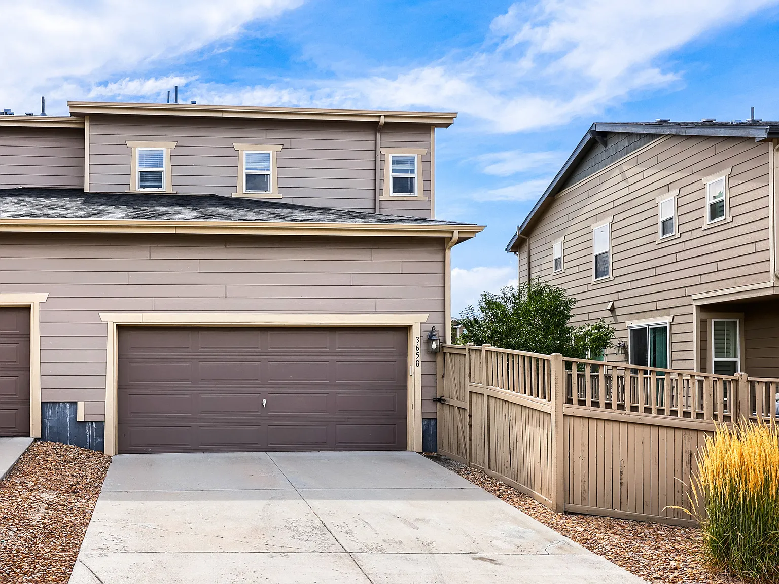 3 bed, 1996 sqft, $2,980 — Photo 2