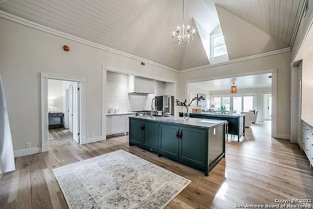 4 bed, 4.5 bath, 2293 sqft, $3,600 — Photo 4
