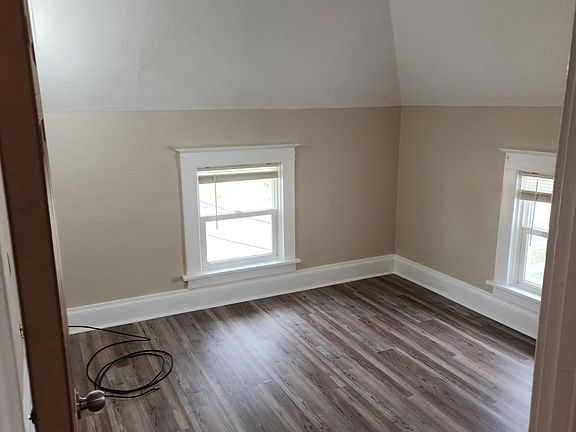 3rd image of 914 Shirland Ave #2