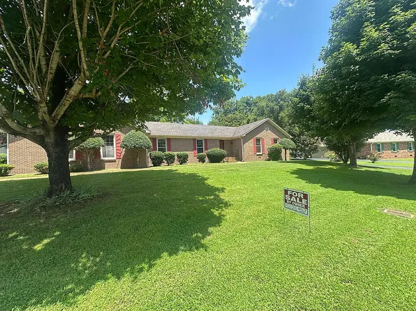 1406 Lyon St, Columbia, TN 38401