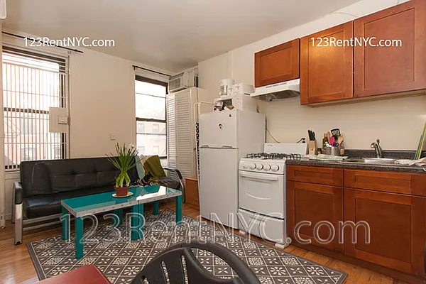 Rented by Chartwell Manhattan Realty | media 8