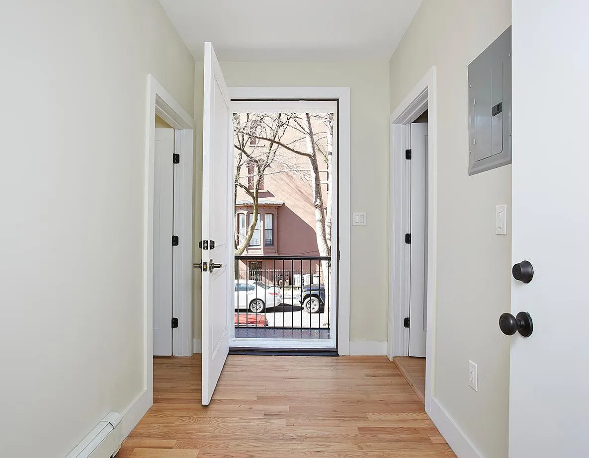 109 Gates Avenue — Photo 3