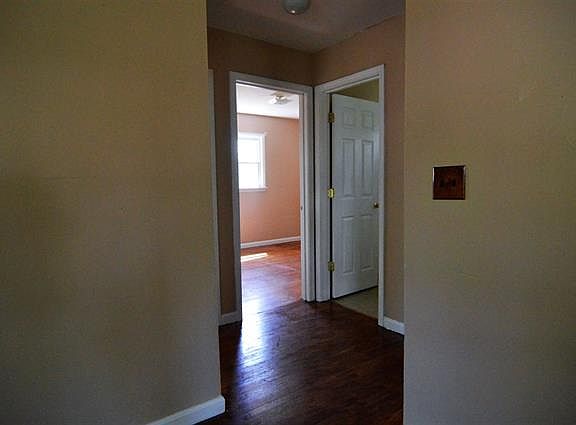 3rd image of 1121 Evelyn Dr