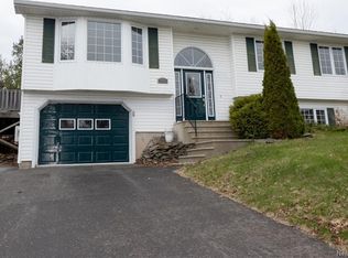 372 Kimble Dr, Fredericton, NB E3B 6Y5