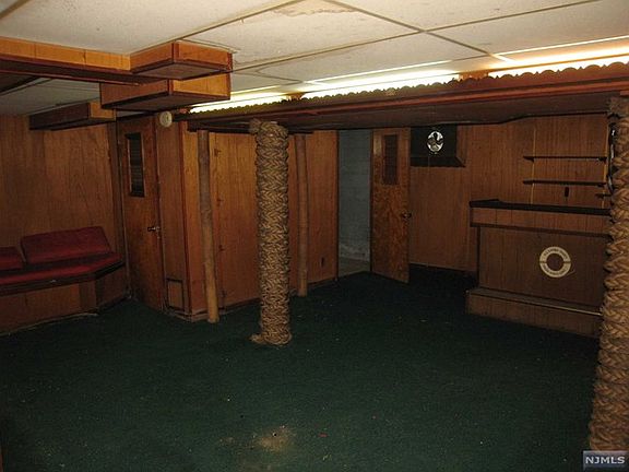5th image of 408 Martin Pl