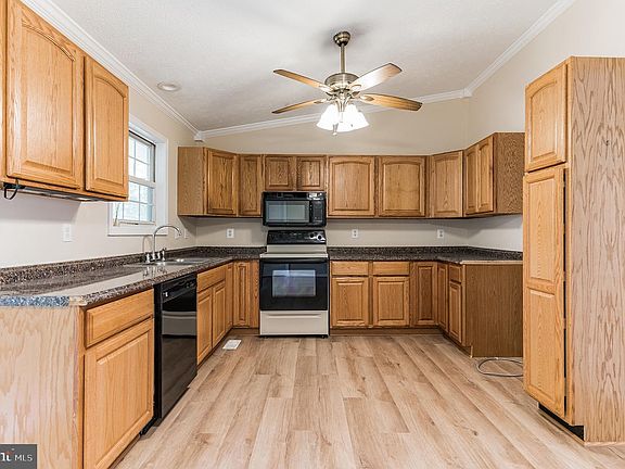 2nd image of 412 Clubhouse Dr