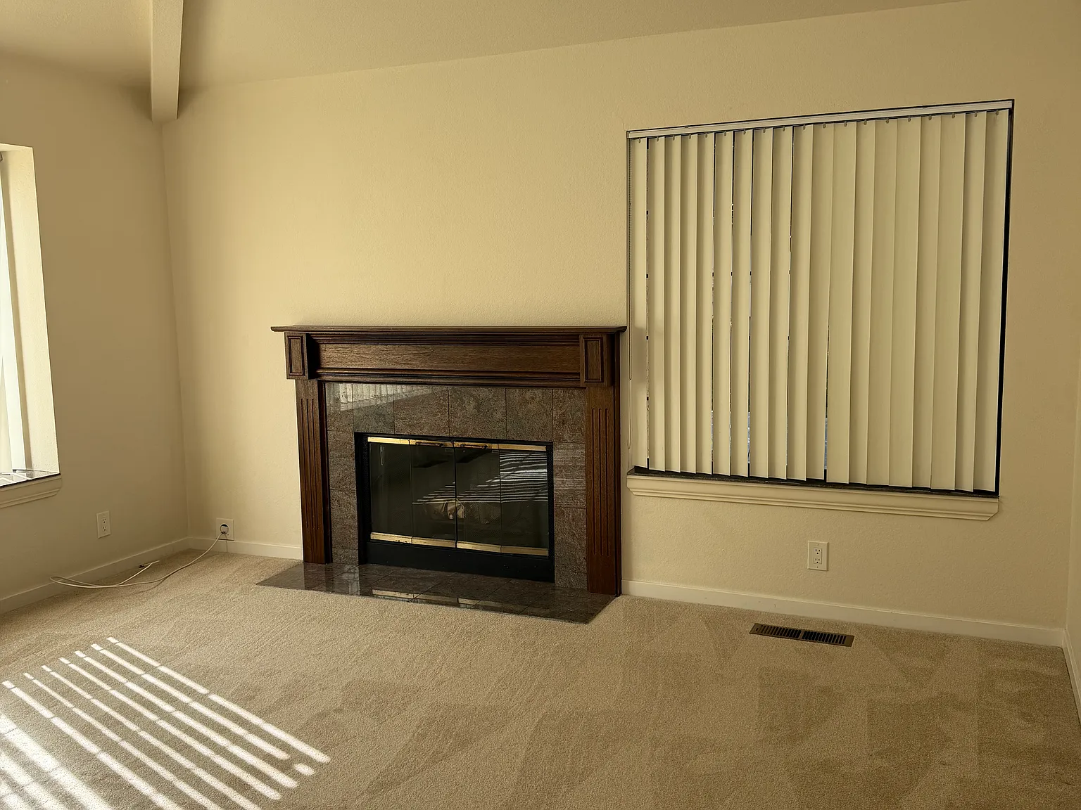 2 bed, 2.5 bath, 1600 sqft, $7,100 — Photo 4