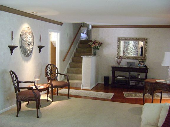 5th image of 810 W Strieff Ln