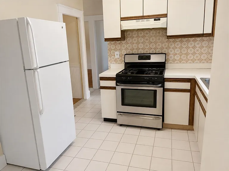 100 Franklin St #1 — Photo 10