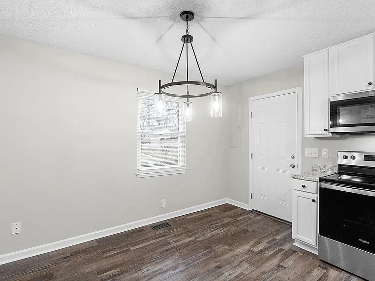 214 Tobacco Rd — Photo 3